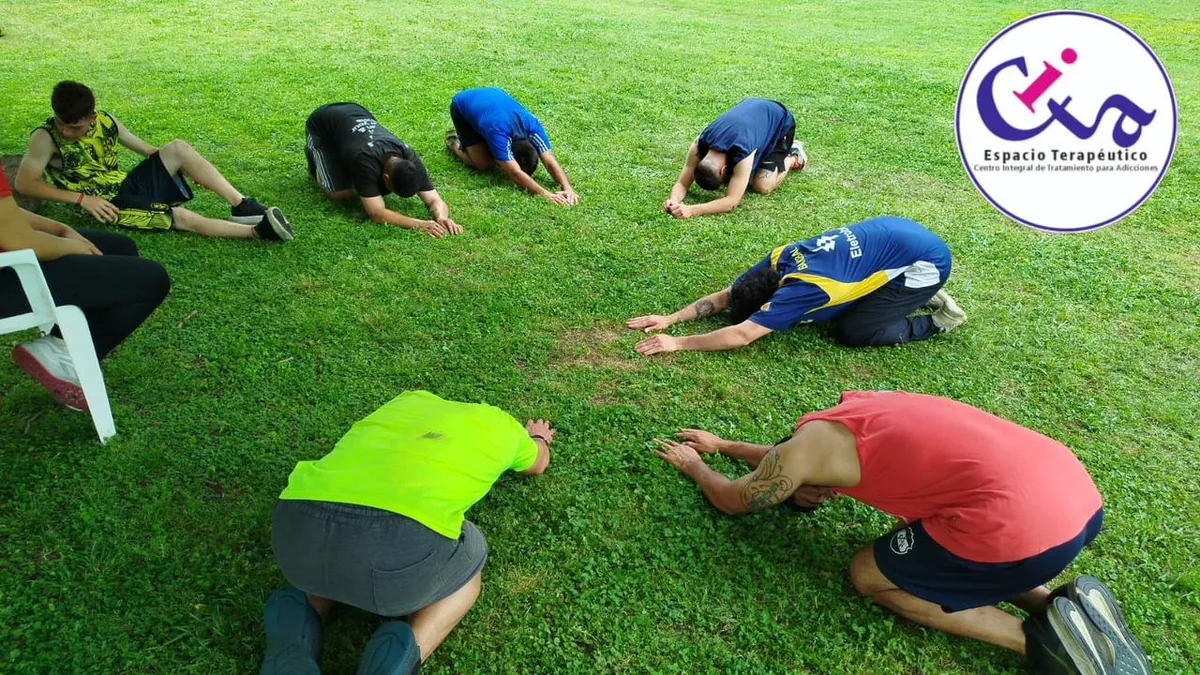 Actividad física en el jardín del centro